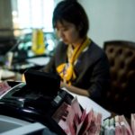 香港人快卖股票换美元，香港股市很快成了权贵们的消息市提款机 – 中资现在且战且退很快将没有弹药！