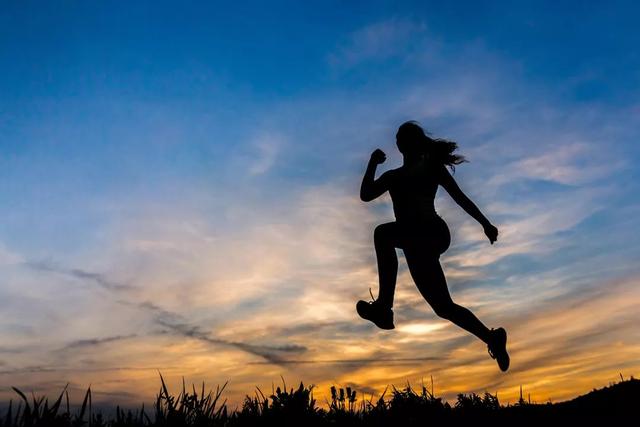 「夜读」我们可能都被&ldquo;8小时睡眠论&rdquo;给害了！