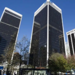 李嘉诚杀回温哥华买房了！一出手就是4栋楼 ，世界上有钱人已经盯上了温哥华的地产市场