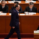 习近平握住他的手 周强眼都大了