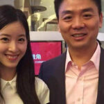 没穿裤子的刘强东性侵了明尼苏达大学中国女留学生刘静瑶，详细经过曝光， 诉状曝刘强东性侵丑态:警察喝令刘穿上裤子戴铐