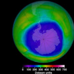 中国贸易战新招：当全球合力补天的时候，中国却暗地持续排放违禁的化学物质氟氯碳化合物CFCs， 使得臭氧层破洞又开始变大