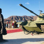 坦克人雕像加州揭幕 匿名亚裔捐赠20亩地, 方政为“坦克人”雕塑揭幕