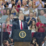 美国顶住了！即将打赢这场抗疫战