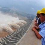 中国援建的乌兹别克萨尔多巴水库溃堤，下游十万人疏散！