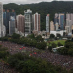 习近平下达杀人指标，香港警察按规定杀人！