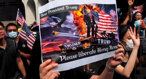 香港遍地示威 游行者请求川普&ldquo;解放&rdquo;香港
