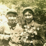 陈惠敏（右）与粟裕大将摄于文革后期。粟裕曾是陈父军中上级