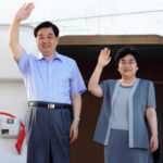 胡锦涛刘永清夫妇获中国人民盛赞：刘永清是最了不起的第一夫人！- 大家表达的意思很明确： 习近平彭丽媛夫妇是人民公敌