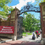 耶鲁没有招生丑闻，哈佛没有爱情故事 ？ 还是花钱不够！