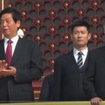 胡锦涛只能满面怒容白发抗议，儿子胡海峰升降传闻不断被习近平玩于股掌之间紧紧捏住团派七寸