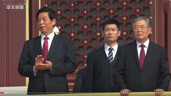 胡锦涛阅兵怒容满面