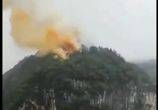 共官方媒体称北斗三号卫星在西昌卫星发射中心发射成功。但网传贵州余庆县村民发现了坠毁的印有中共国旗的卫星仓