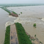 农村人可以随意欺压 – 安徽也开始炸堤水淹农村 – 水淹后一碗方便面就可以打发农村人