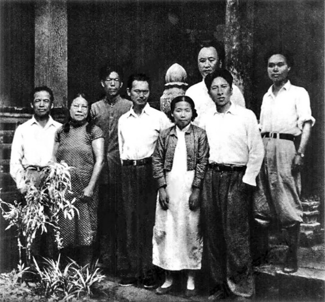 "吴金鼎、王介忱、高去寻、冯汉骥、曾昭燏、李济、夏鼐、陈明达