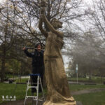 六四33年，香港已经被黑暗笼罩，海外华人高举起民主女神的火炬