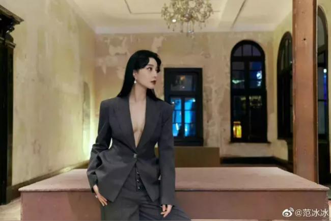 范冰冰&ldquo;真空&rdquo;亮相春光乍泄，网友惊呼：好敢穿