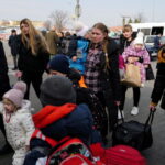 俄占区现大逃亡，居民跑光；投票人的名字当地人都不认识