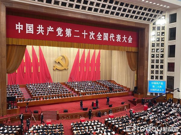 ▲▼ 二十大、闭幕、胡锦涛离席            。（图／记者任以芳摄）