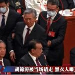 胡锦涛被架离