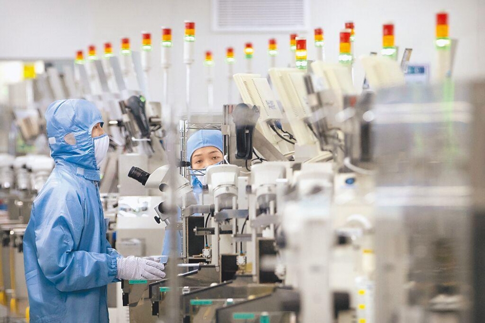 中国2025年的芯片自给率要从2019年30%的水平提高到70%