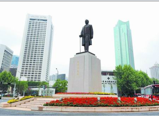 资料图：南京新街口孙中山铜像