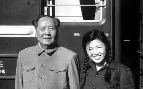 毛泽东机要秘书谢静宜：初中文化掌控清华北大，38岁成北京市委书记 - 谢静宜