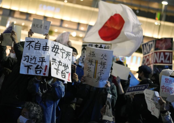 要多蠢 才把自己打造成世界公敌！