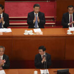 胡春华被赶出政治局和胡锦涛被架离的原因揭晓