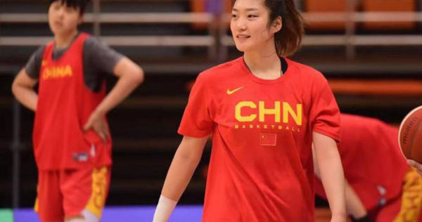 女篮国手李梦遭爆沦为小三 正宫曝裸聊照：有更多