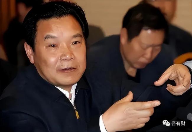 美女书记雷文蓉在美国有房产20余套，主动勾搭上官黄瑶李再勇做保护伞