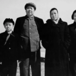 毛泽东费尽心机想传位给毛家人，却不得不“在血雨腥风中交班”