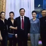 县委书记毛奇提拔其他六个姘头当副县长，而唯独没有推荐李佩霞