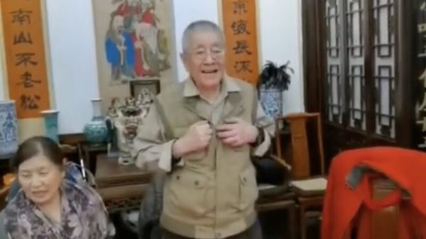 中共上将杨勇之子杨小平在祝寿聚会中，称要等到&ldquo;民主宪政&rdquo;那一天。（图片来源：视频截图）