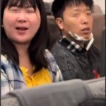 国产小仙女大闹新加坡航班逼停飞机，男友一脸绝望