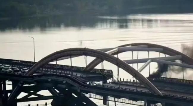 起义？北京潮白河大桥被纵火燃烧
