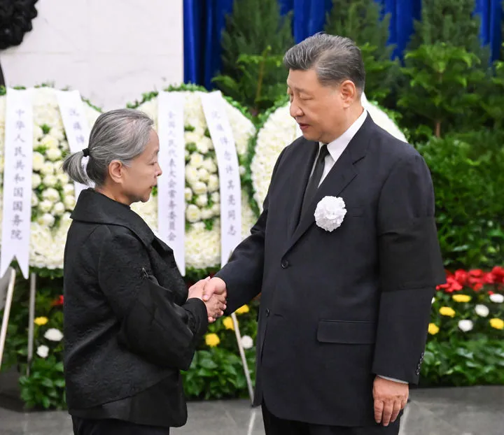 许其亮遗体在京火化 习近平满头白发走向八宝山