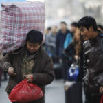 共产党官员没人愿意真正解决中国经济问题；中国经济崩溃企业大裁员乞丐满城！