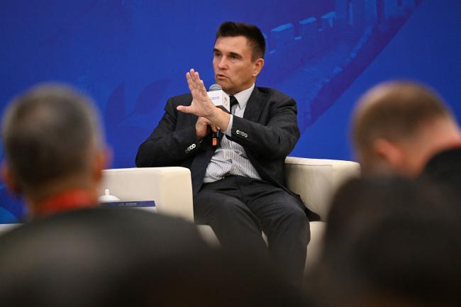 乌克兰前外交部长帕克里姆金（Pavlo Klimkin）在北京香山论坛的一场专题访谈上发言
