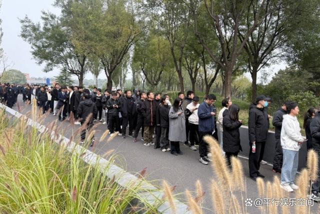 习近平罕见消失 杨振宁葬礼异常 温家宝送花圈