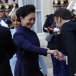 习近平马仔方红卫妻和妹“胃口很大”，被抓时尿失禁！