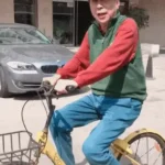 68岁冯巩近况曝光！住100平小房 衣服纸箱乱堆